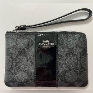 (NWT) COACH CORNER ZIP WRISTLET IN SIGNATURE CANVAS BLACK SMOKE/BLACK/SI…